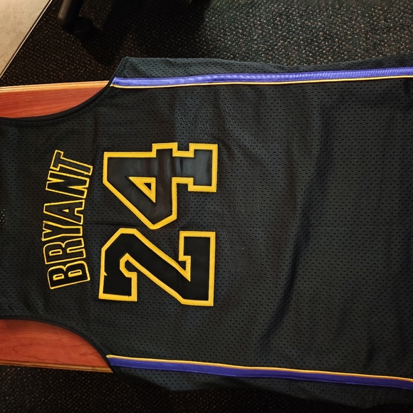 NBA finals Kobe Bryant jersey - Picture 2 of 2
